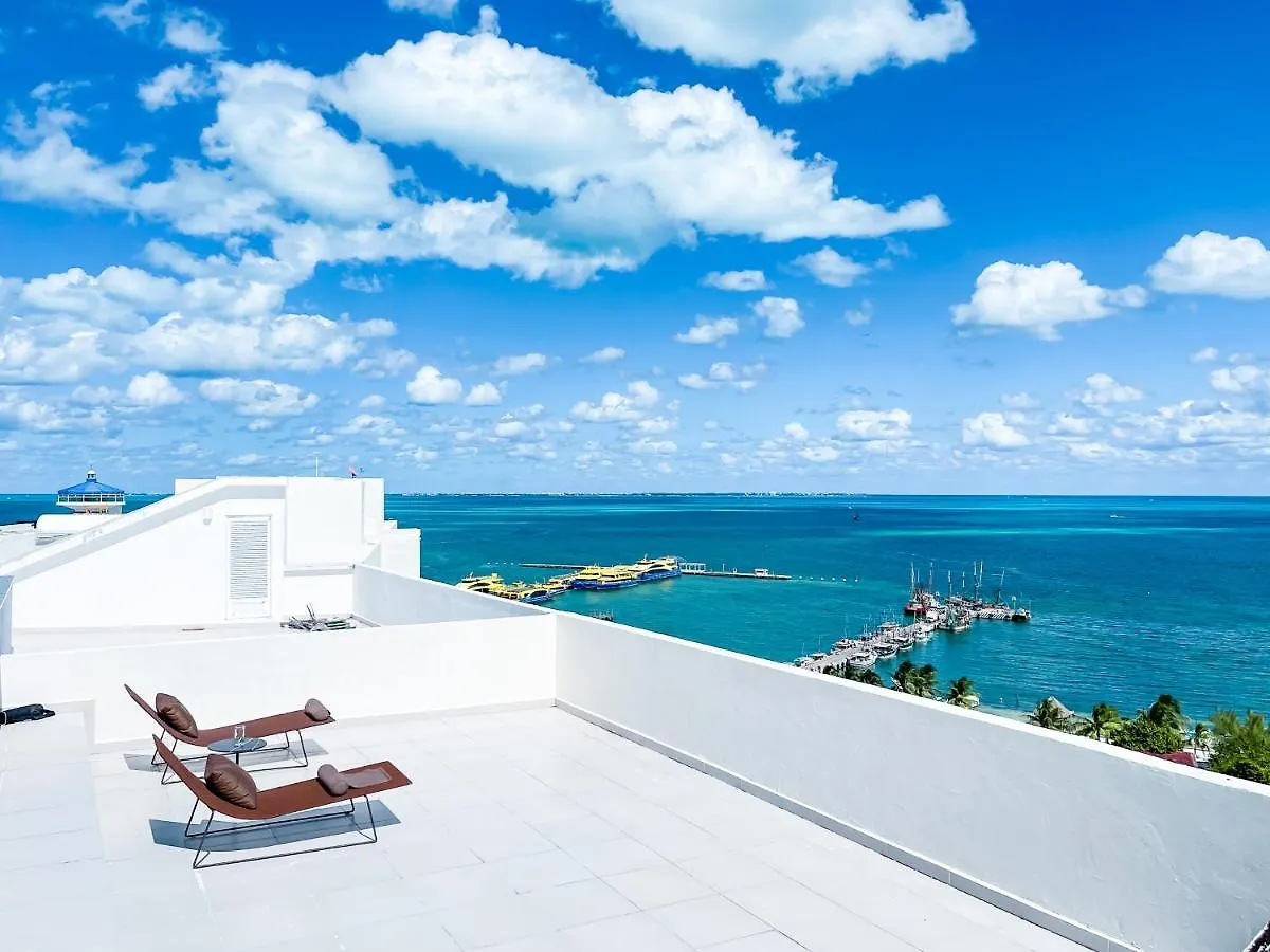 Beachfront Luxury Apartments 칸쿤