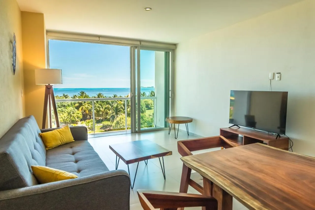 Beachfront Luxury Apartments 칸쿤