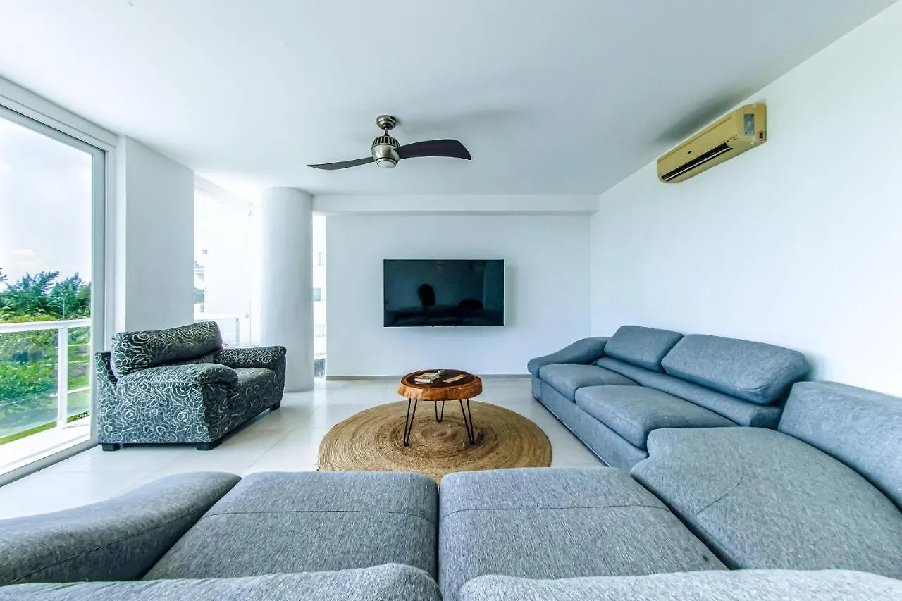 Beachfront Luxury Apartments 칸쿤
