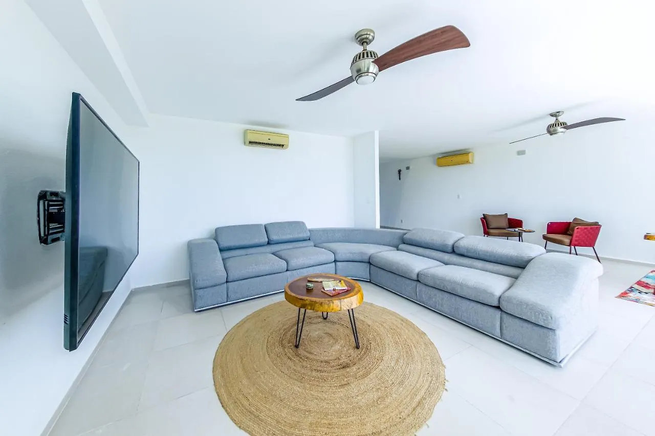 Beachfront Luxury Apartments 칸쿤