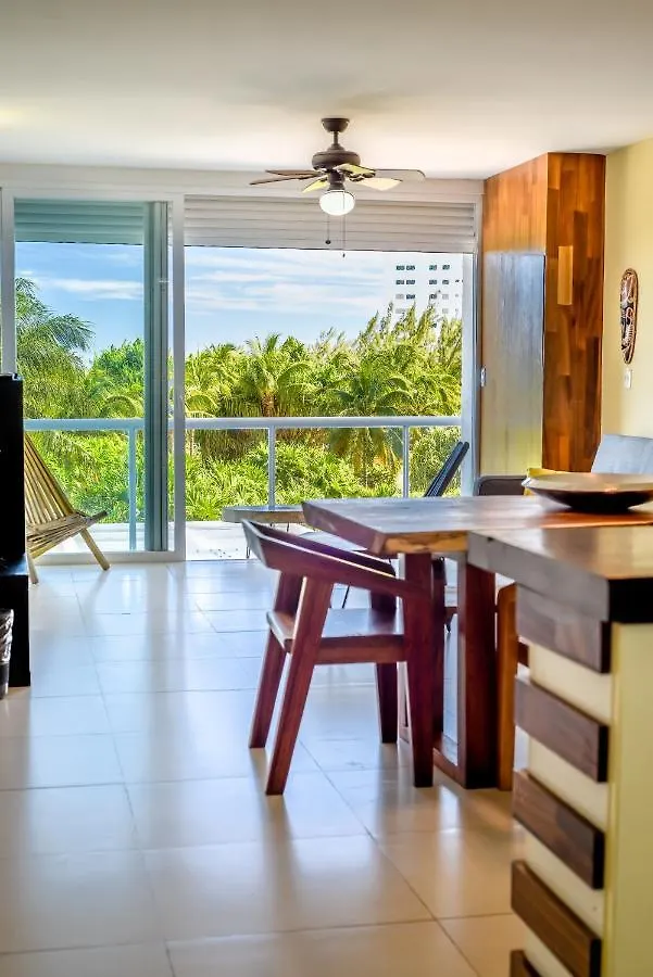 Beachfront Luxury Apartments 칸쿤