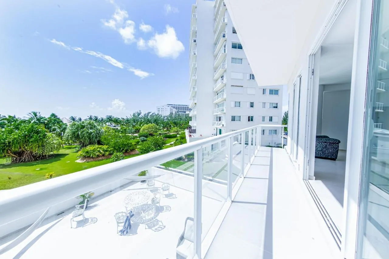 Beachfront Luxury Apartments Cancun