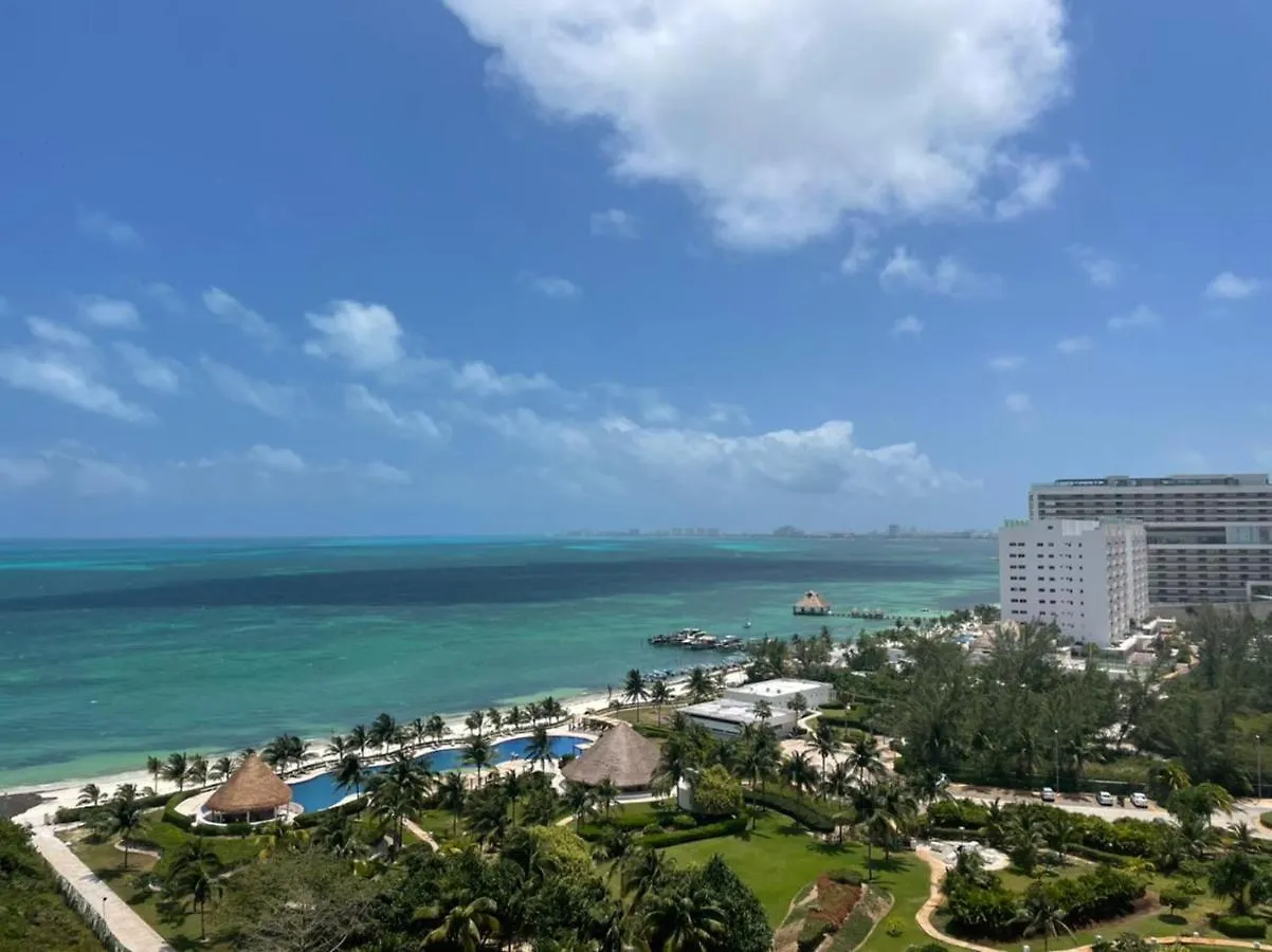 Beachfront Luxury Apartments Cancun